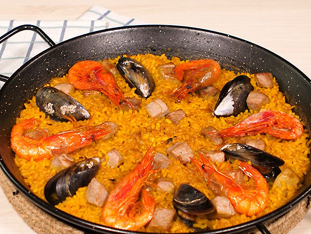Paella with paellero Carmencita